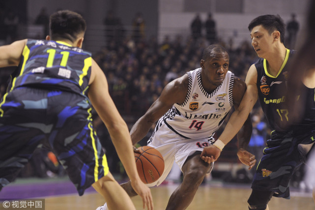 赛前体能课后；瓦伦西亚迎来里程碑备战CBA季后赛；更衣室稳定；细节决定成败