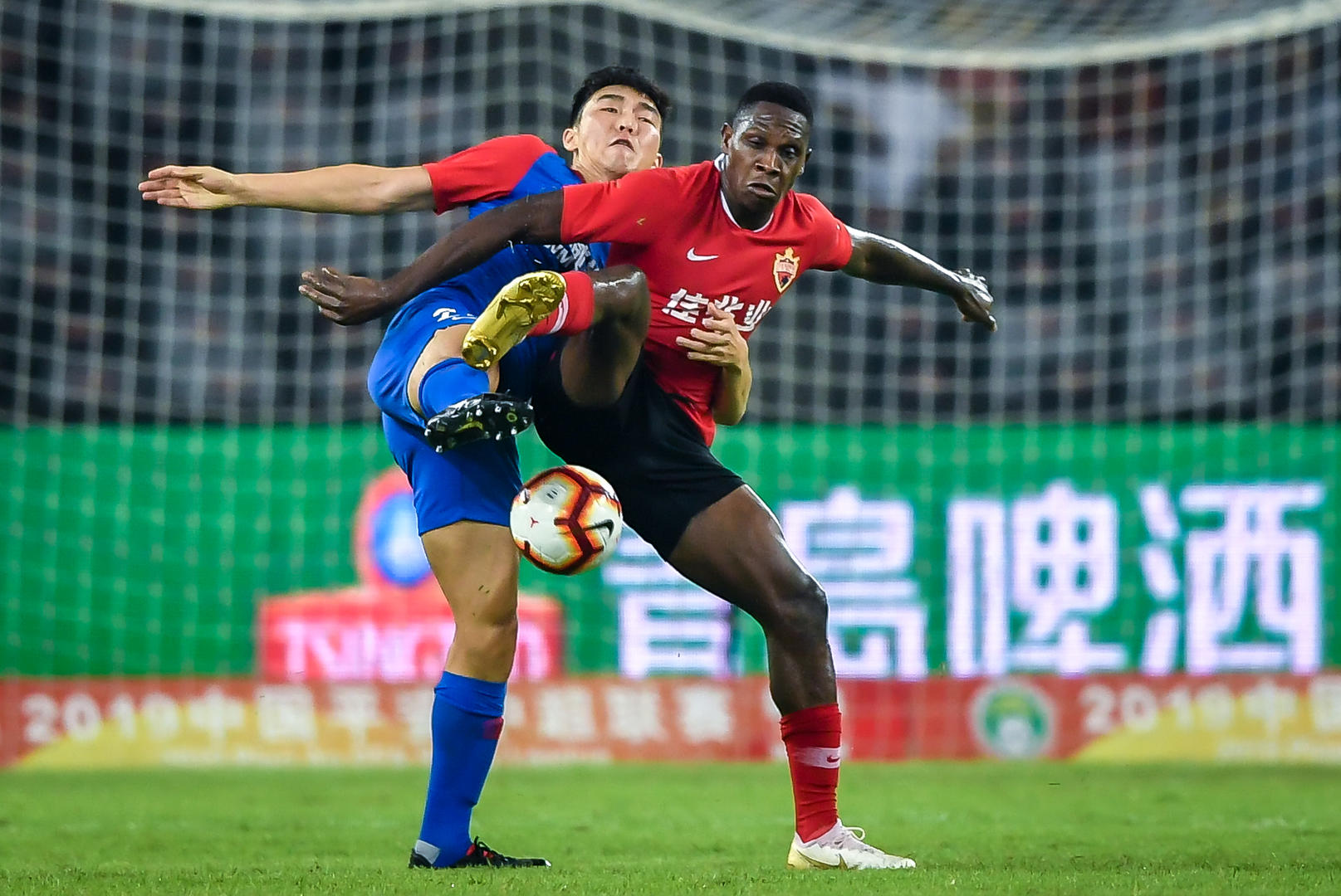 金年会-布莱顿训练开放日，今晨外线爆发引欢呼，中超在即，资深球员宣示担当