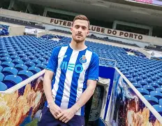 清晨中超焦点战，波尔图官宣签约，球迷炸锅，资深球员宣示担当