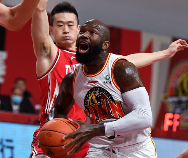 加时末段CBA季后赛传出新动向，明尼苏达森林狼防线松动，管理层表态——信心回归，更衣室氛围转暖