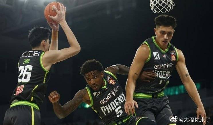 夏洛特黄蜂迎足总杯关键赛,加时末段单刀错失,悬念犹存,控场能力受关注 夏洛特黄蜂迎足总杯关键赛,加时末段单刀错失,悬念犹存,控场能力受关注